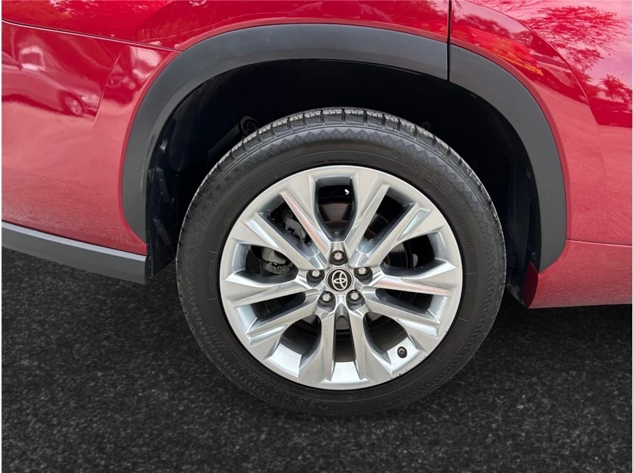 2020 Toyota Highlander - Image 16 of 21
