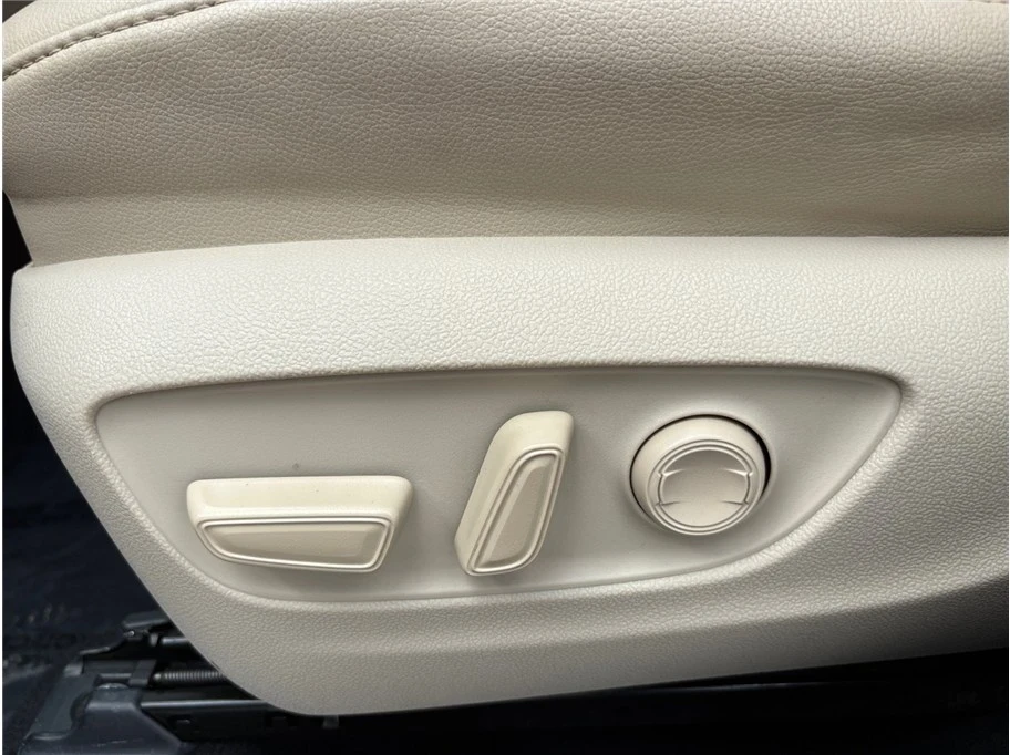 2020 Toyota Highlander - Image 21 of 21