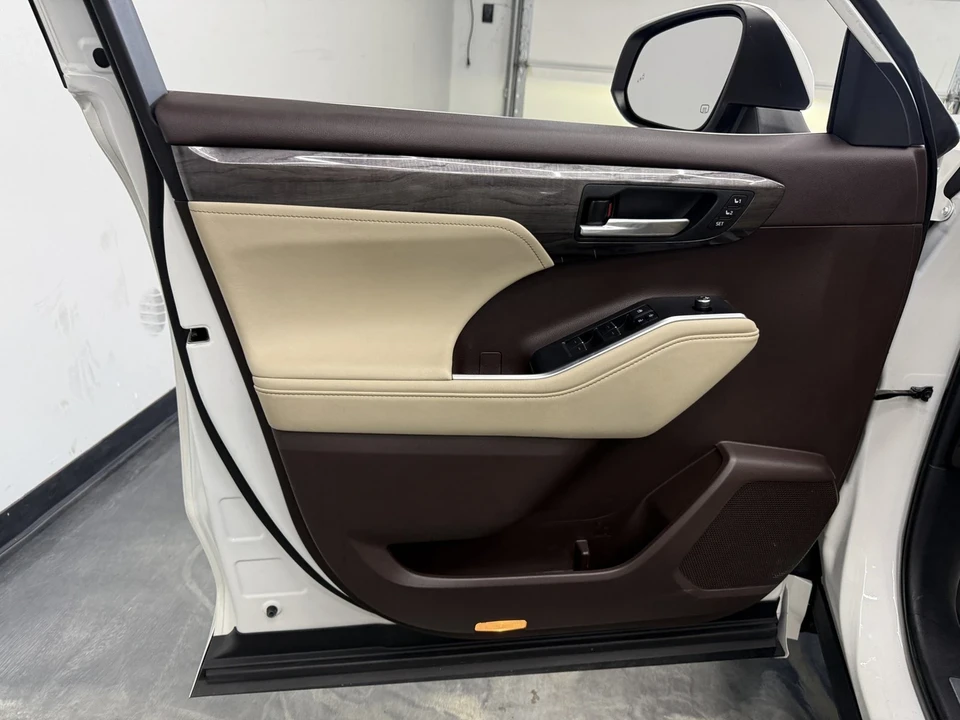 2020 Toyota Highlander - Image 11 of 21