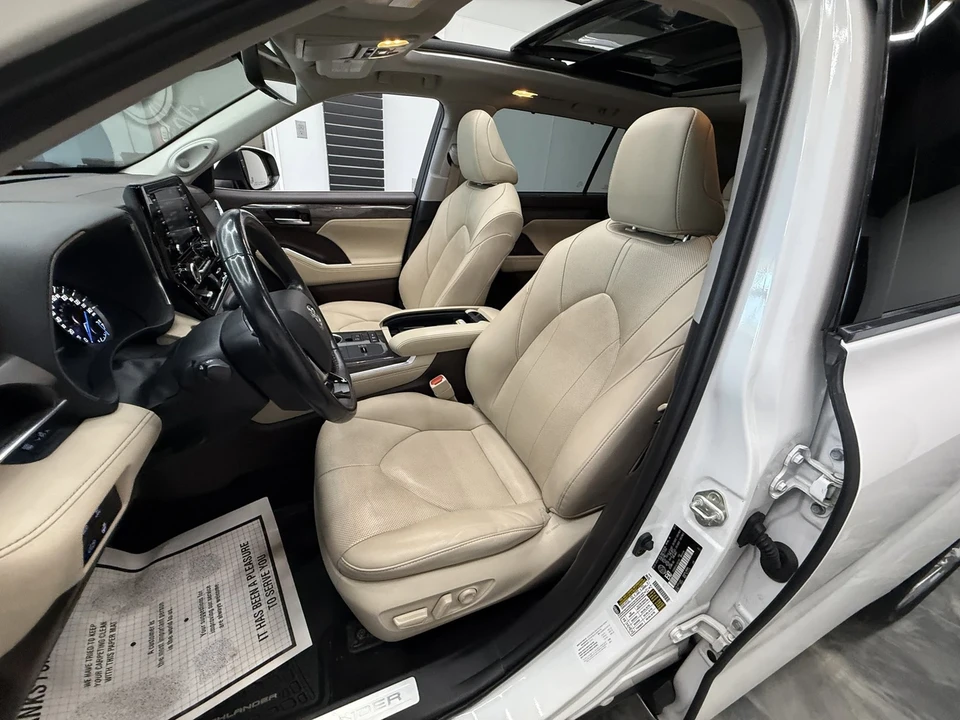 2020 Toyota Highlander - Image 13 of 21