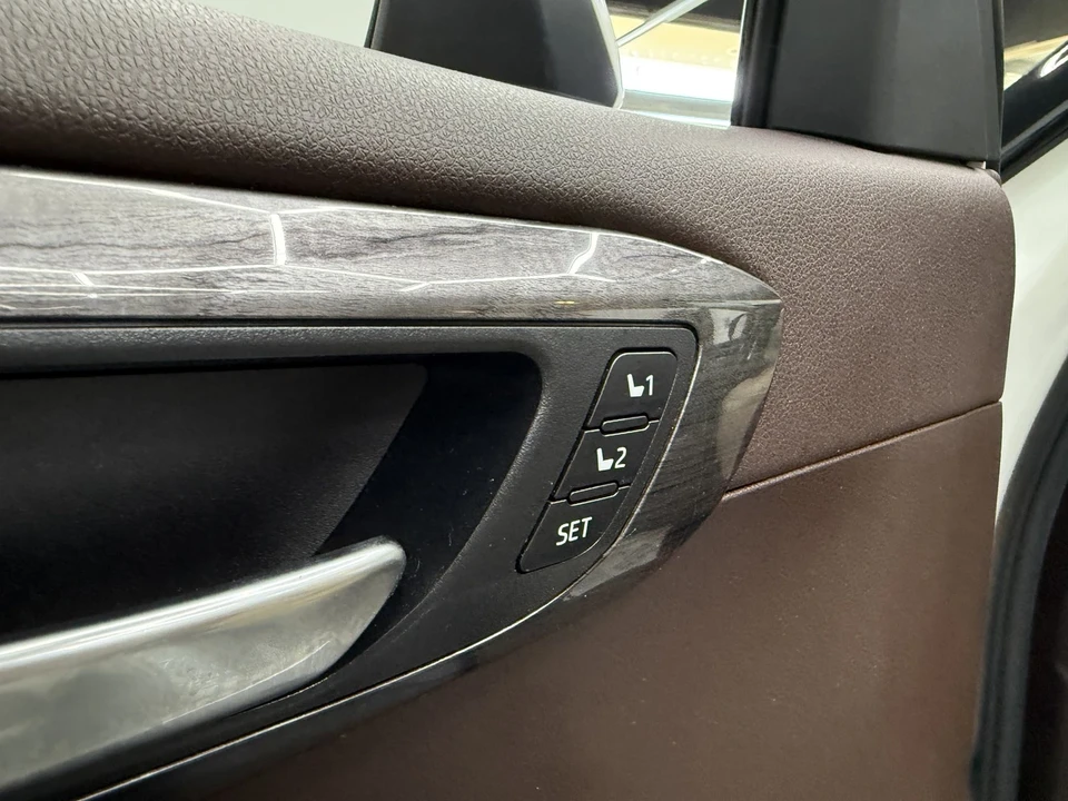 2020 Toyota Highlander - Image 12 of 21