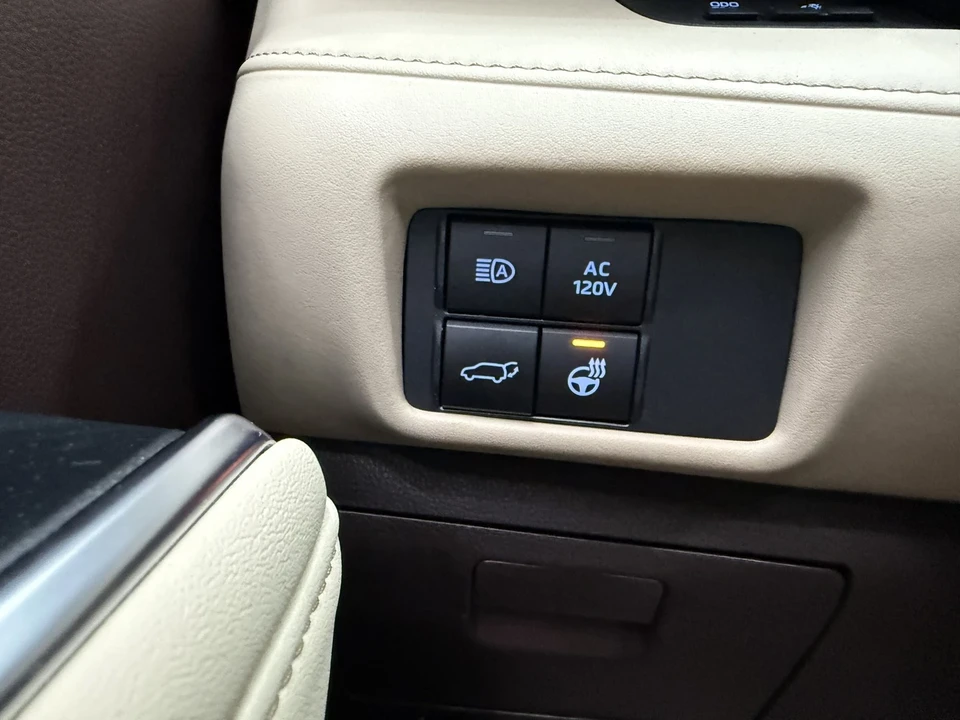 2020 Toyota Highlander - Image 17 of 21