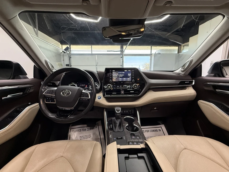 2020 Toyota Highlander - Image 15 of 21