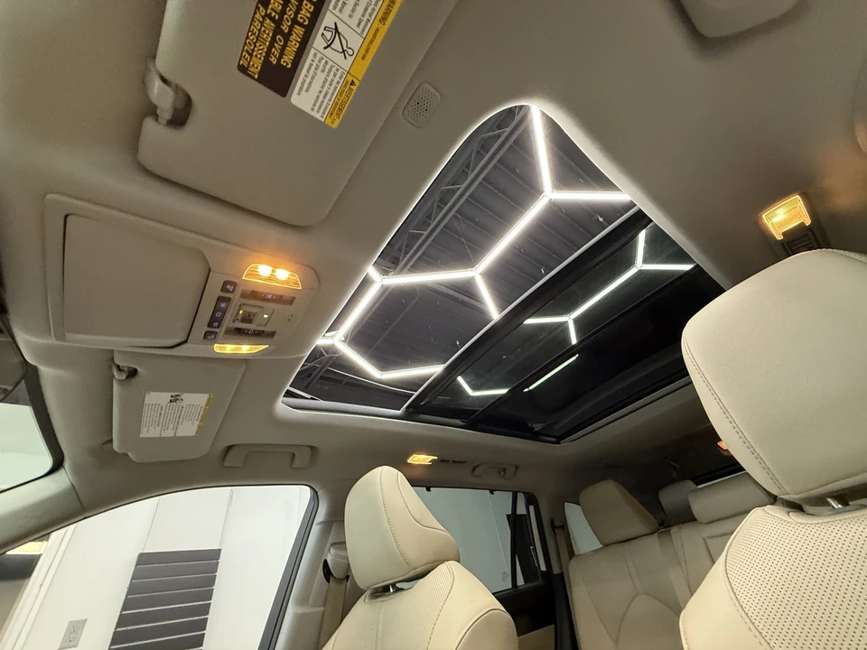 2020 Toyota Highlander - Image 14 of 21