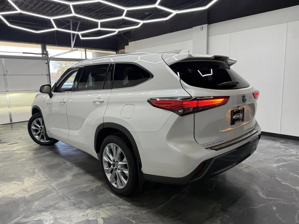 2020 Toyota Highlander - Image 3 of 21