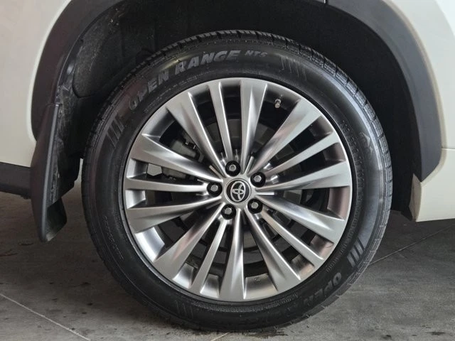 2020 Toyota Highlander - Image 5 of 12