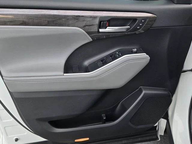 2020 Toyota Highlander - Image 9 of 12