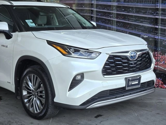 2020 Toyota Highlander - Image 2 of 12
