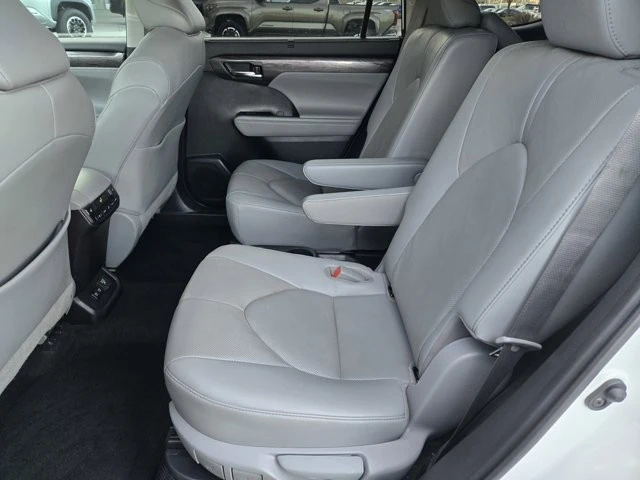 2020 Toyota Highlander - Image 11 of 12