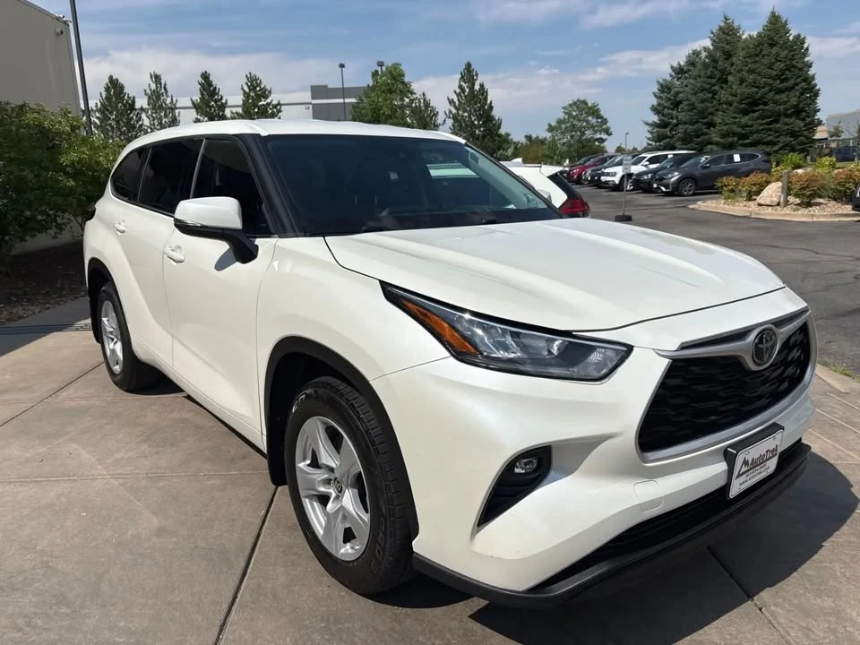 2020 Toyota Highlander - Image 2 of 9