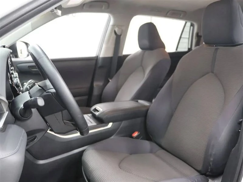 2020 Toyota Highlander - Image 8 of 12