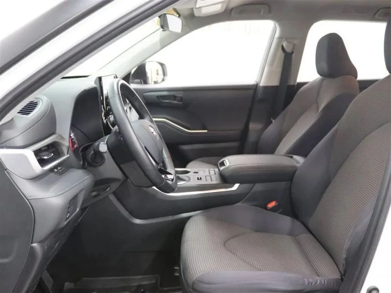 2020 Toyota Highlander - Image 9 of 12