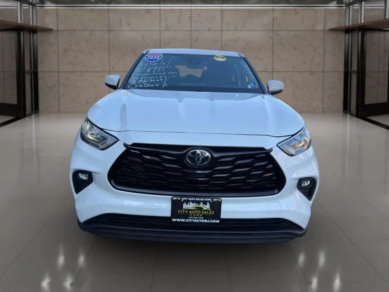 2020 Toyota Highlander - Image 2 of 12