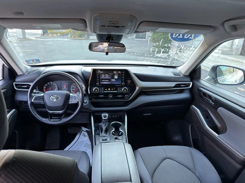 2020 Toyota Highlander - Image 10 of 12