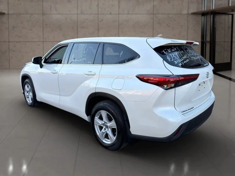 2020 Toyota Highlander - Image 9 of 12