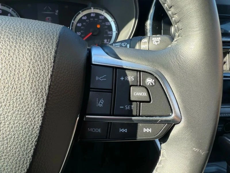 2020 Toyota Highlander - Image 11 of 12