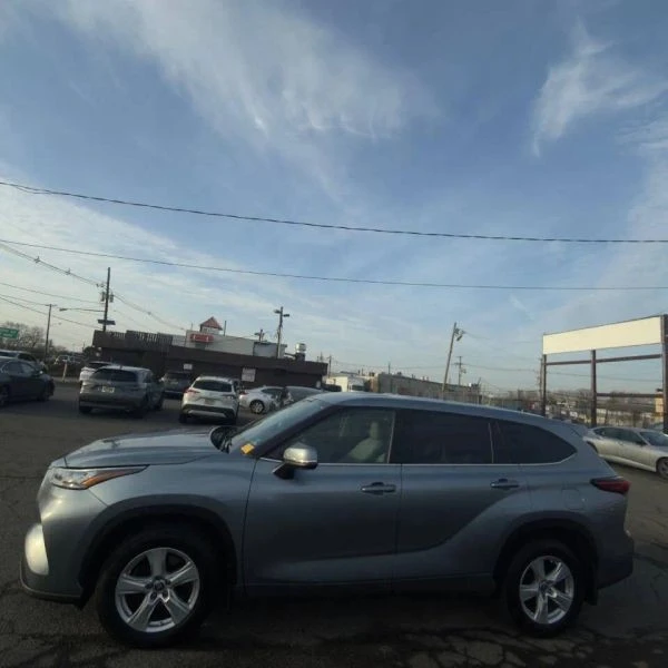 2020 Toyota Highlander - Image 7 of 12