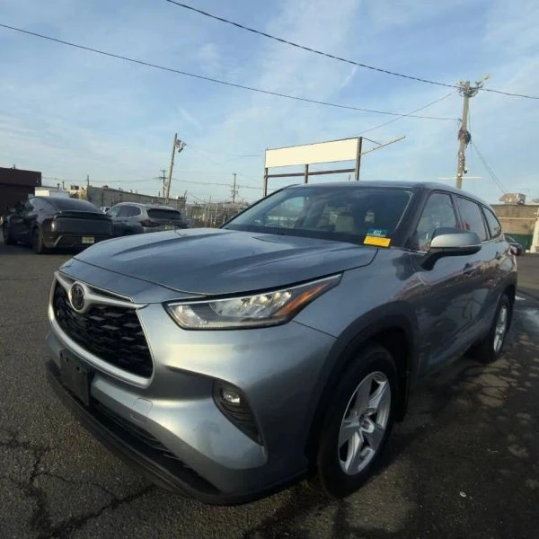 2020 Toyota Highlander - Image 2 of 12