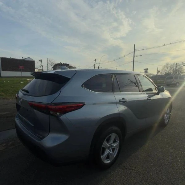 2020 Toyota Highlander - Image 4 of 12