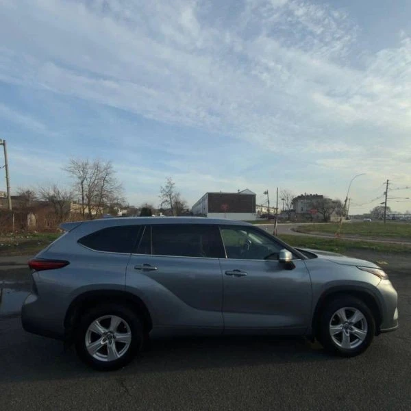 2020 Toyota Highlander - Image 3 of 12