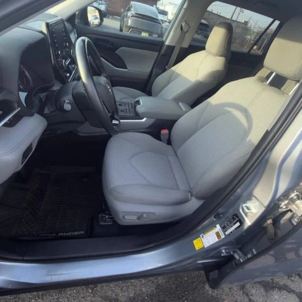 2020 Toyota Highlander - Image 9 of 12