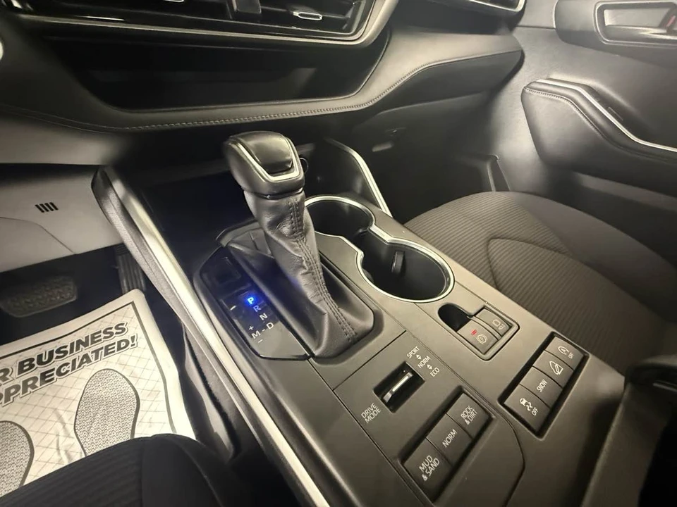 2020 Toyota Highlander - Image 28 of 31