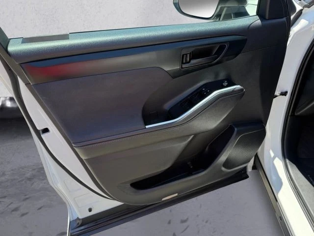 2020 Toyota Highlander - Image 14 of 21