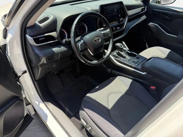 2020 Toyota Highlander - Image 15 of 21