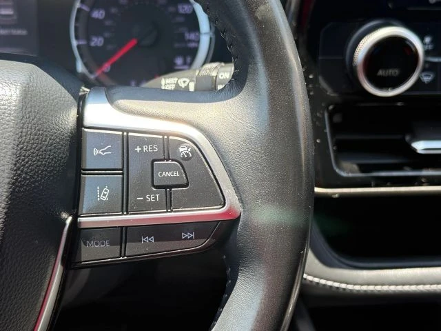 2020 Toyota Highlander - Image 19 of 21
