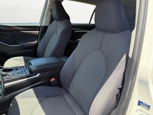 2020 Toyota Highlander - Image 16 of 21