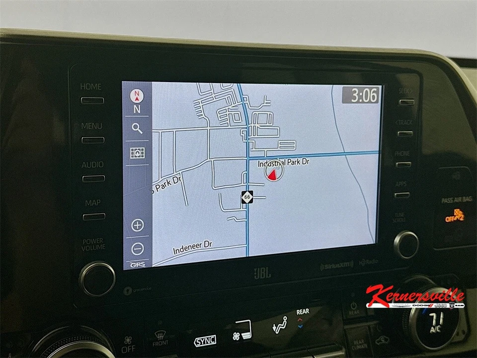 2020 Toyota Highlander - Image 19 of 21
