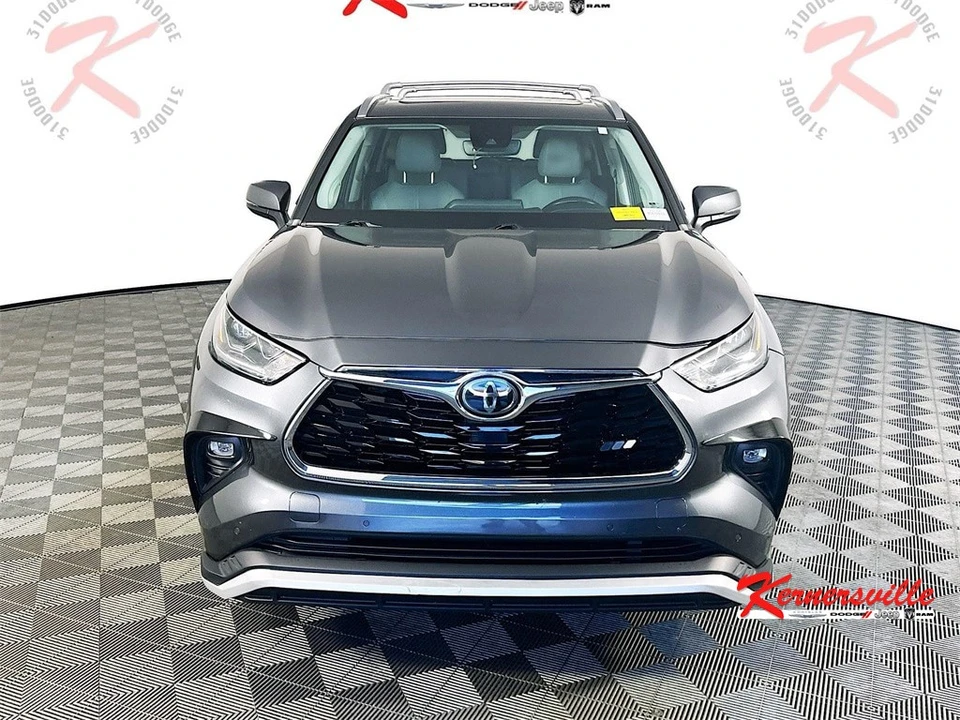 2020 Toyota Highlander - Image 2 of 21