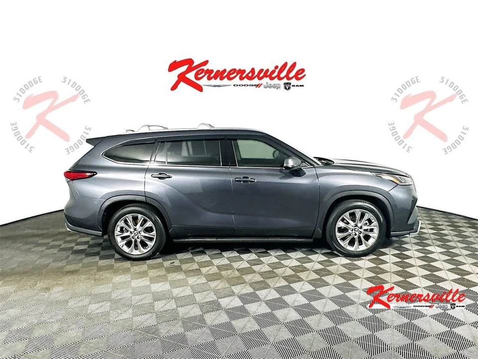 2020 Toyota Highlander - Image 8 of 12