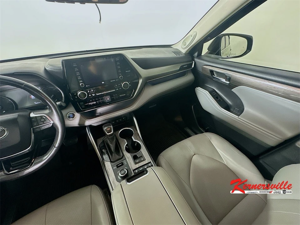 2020 Toyota Highlander - Image 11 of 21