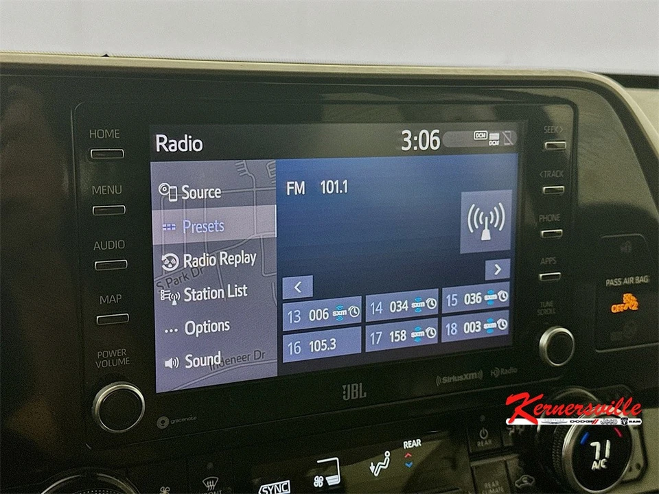 2020 Toyota Highlander - Image 17 of 21