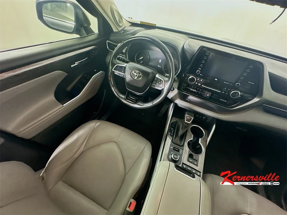 2020 Toyota Highlander - Image 9 of 21