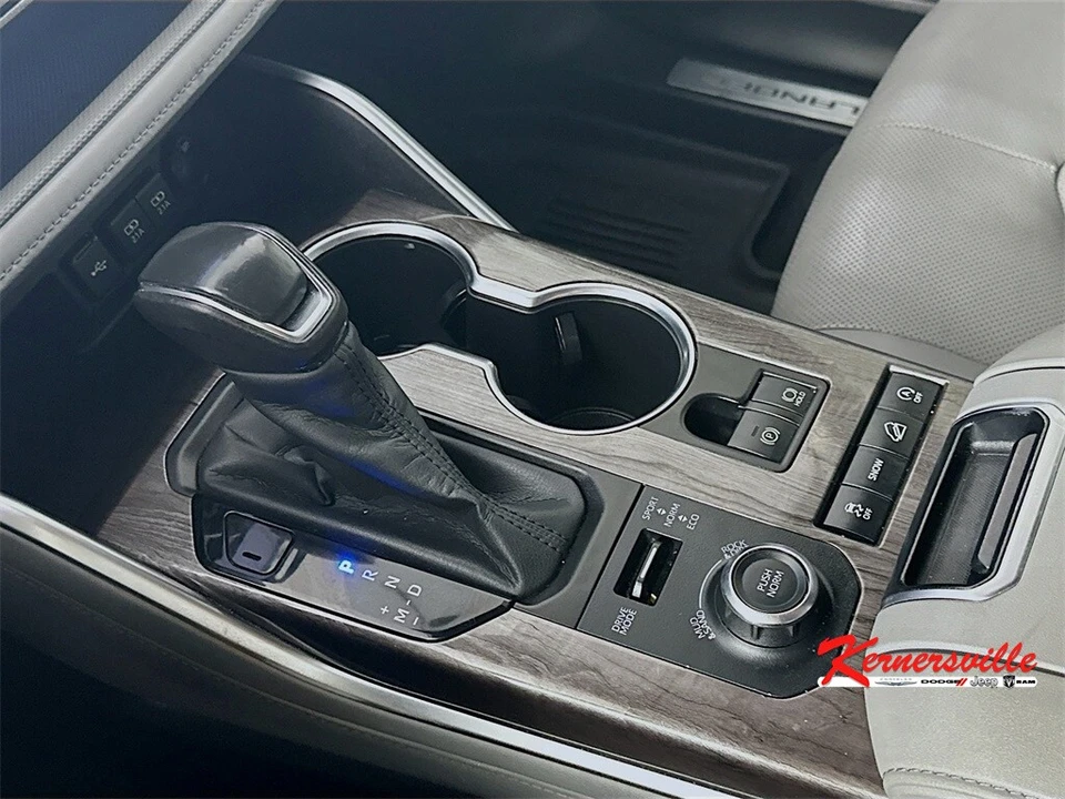 2020 Toyota Highlander - Image 16 of 21