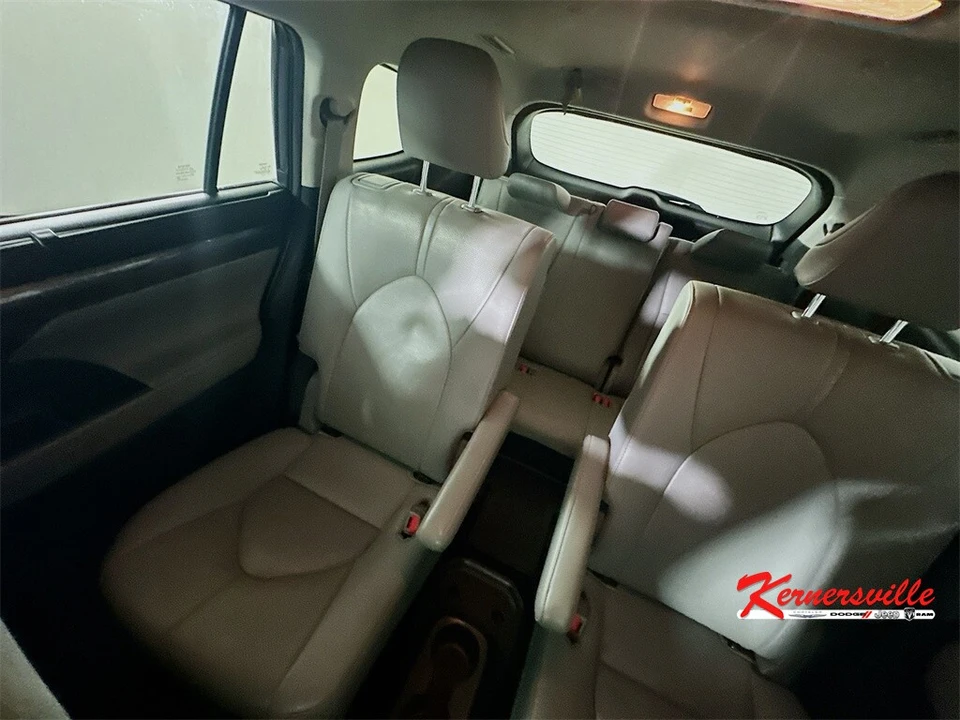 2020 Toyota Highlander - Image 12 of 21