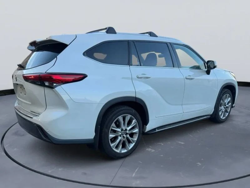2020 Toyota Highlander - Image 11 of 12