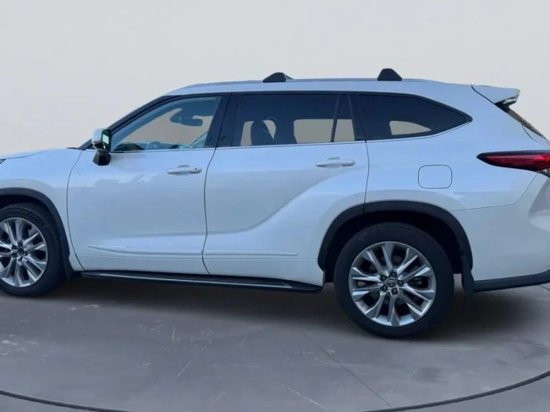 2020 Toyota Highlander - Image 8 of 12