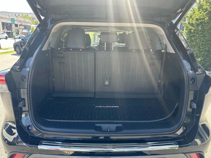 2020 Toyota Highlander - Image 7 of 12