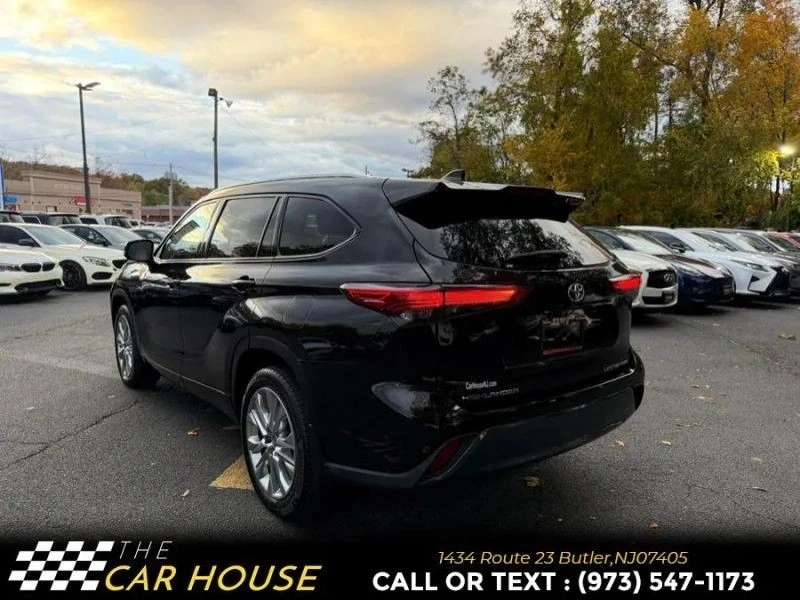2020 Toyota Highlander - Image 11 of 12