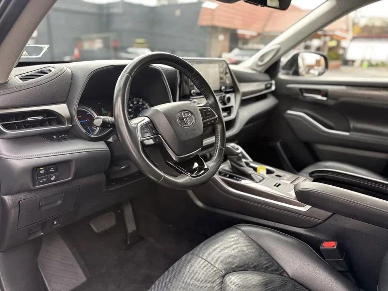2020 Toyota Highlander - Image 10 of 12