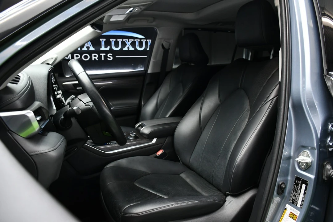 2020 Toyota Highlander - Image 19 of 21