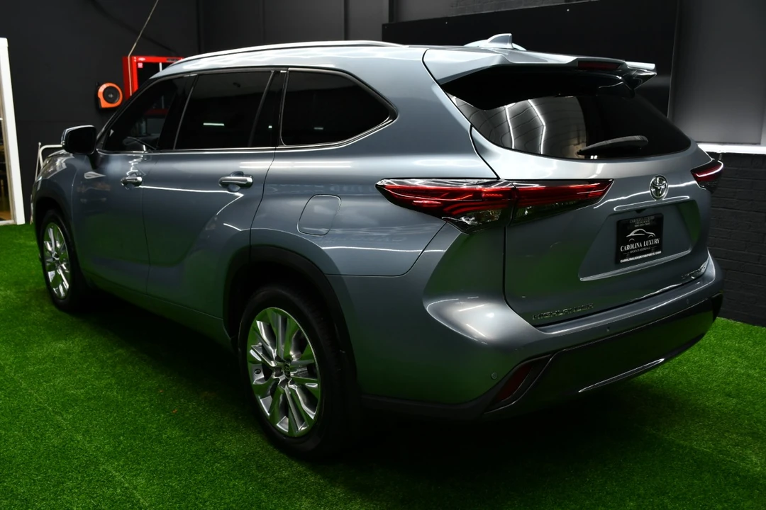 2020 Toyota Highlander - Image 2 of 21