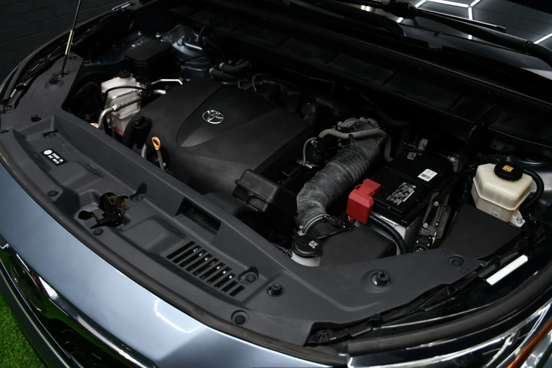 2020 Toyota Highlander - Image 14 of 21