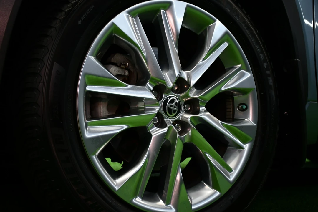 2020 Toyota Highlander - Image 9 of 21