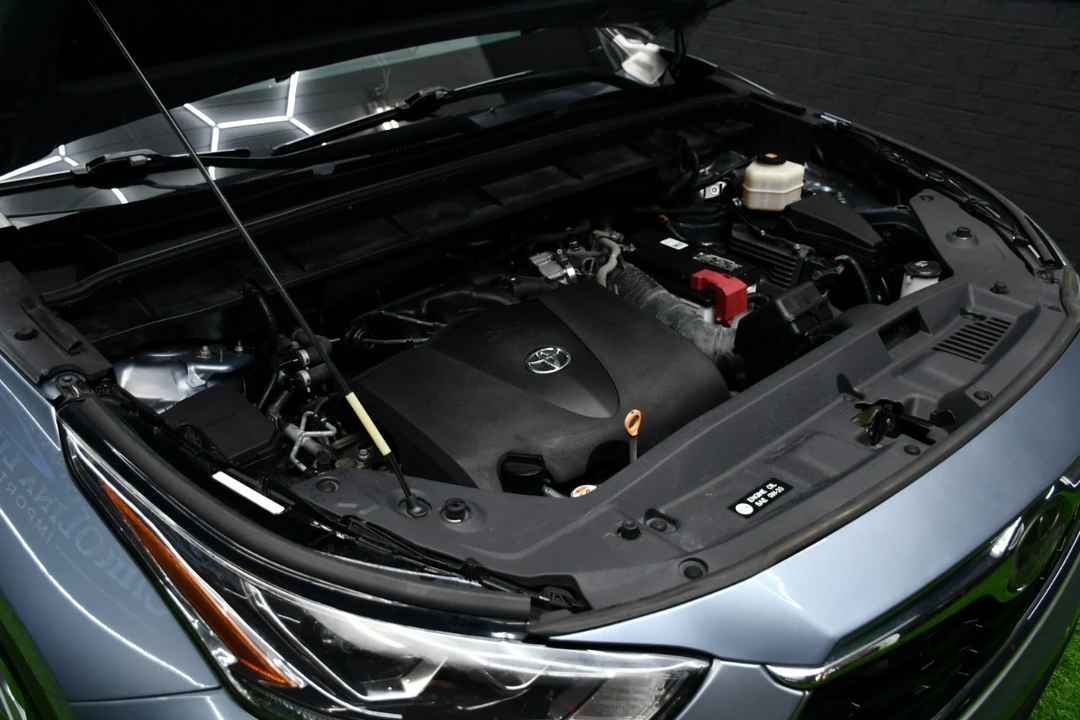 2020 Toyota Highlander - Image 13 of 21