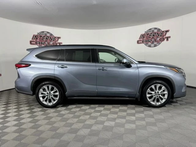 2020 Toyota Highlander - Image 8 of 12