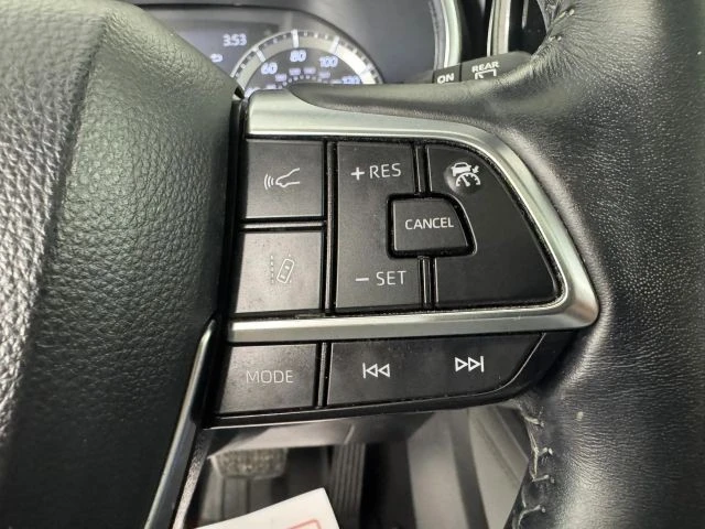 2020 Toyota Highlander - Image 16 of 21